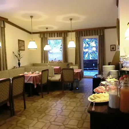 Garni Buertlmair 3* هينترستودر